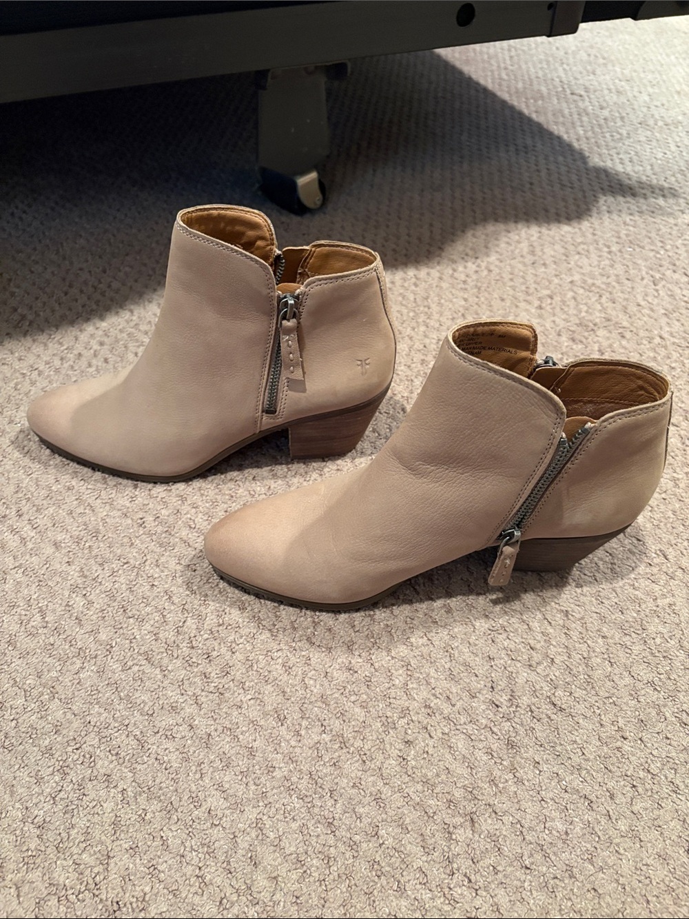 Frye Women's tan Suede Ankle Boots with Side Zip 8M